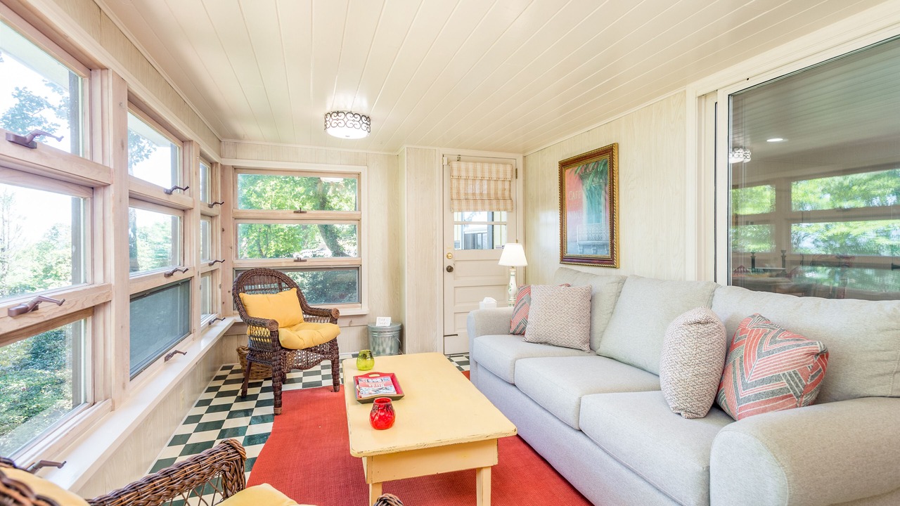 Photo of Livingroom in Laurel Park