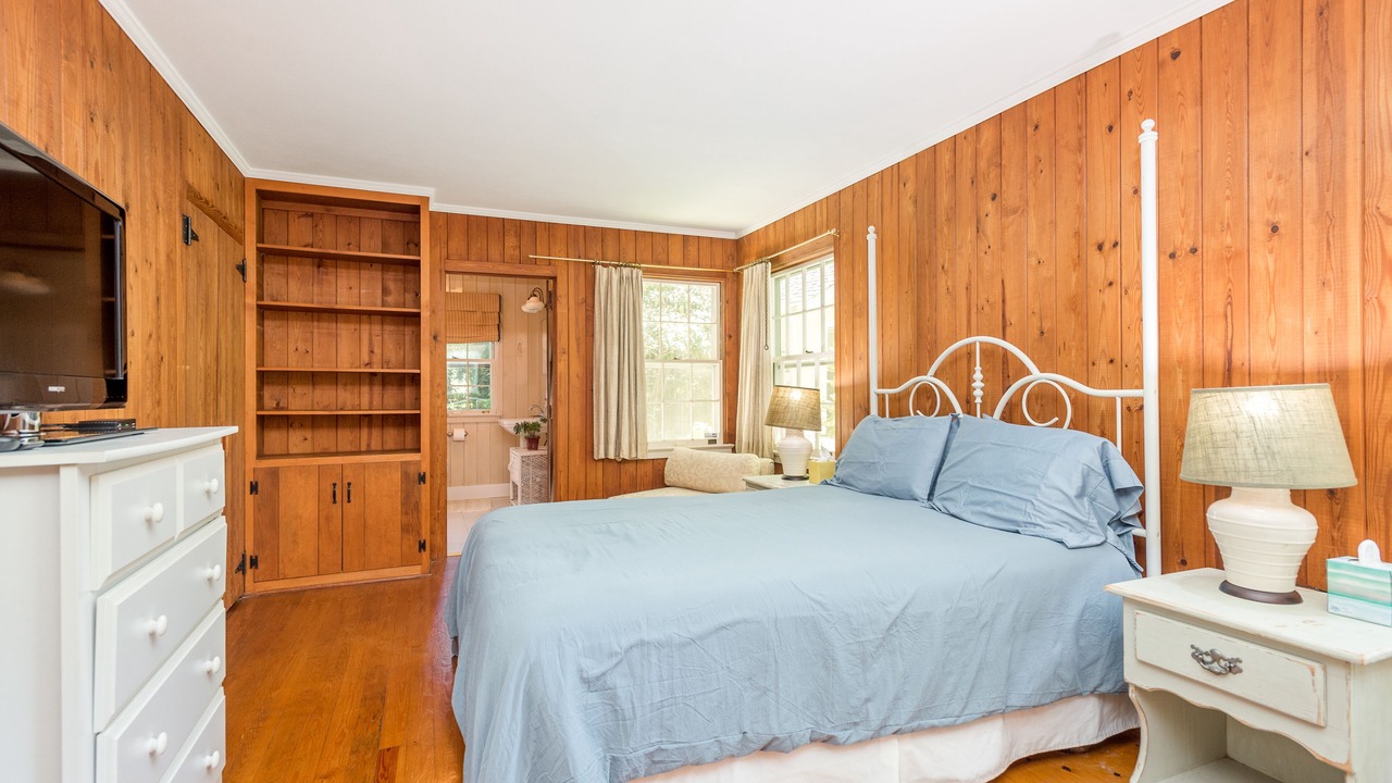 Photo of Bedroom in Laurel Park