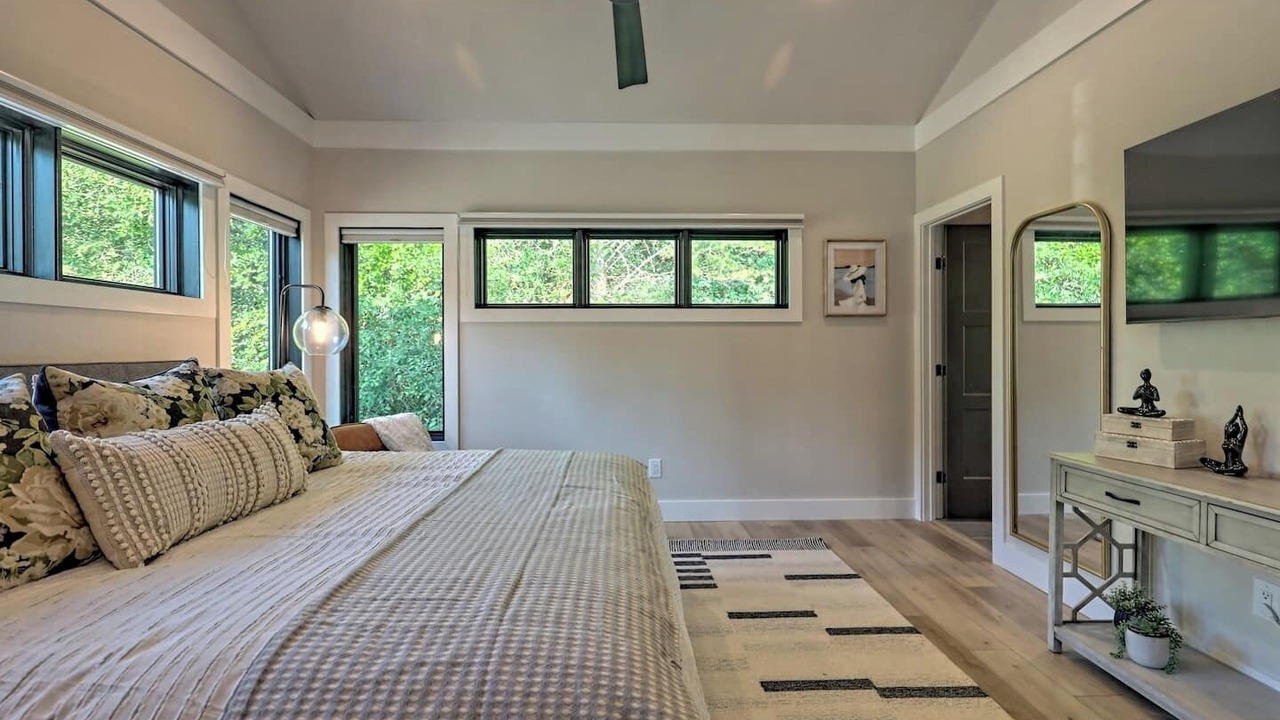Photo of Bedroom in Hayesville