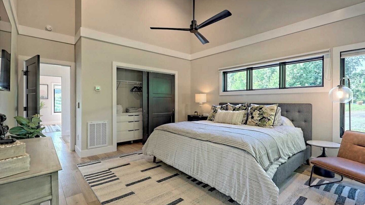 Photo of Bedroom in Hayesville