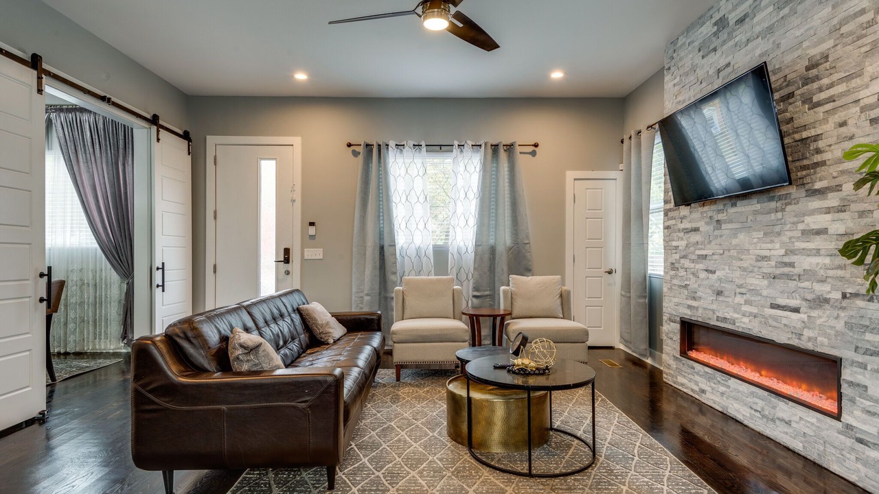 Photo of Livingroom in Cleveland Park