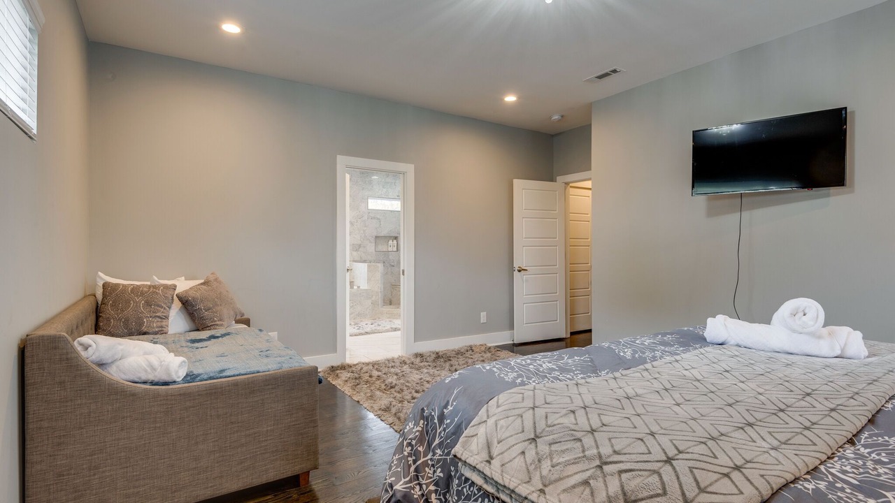 Photo of Bedroom in Cleveland Park