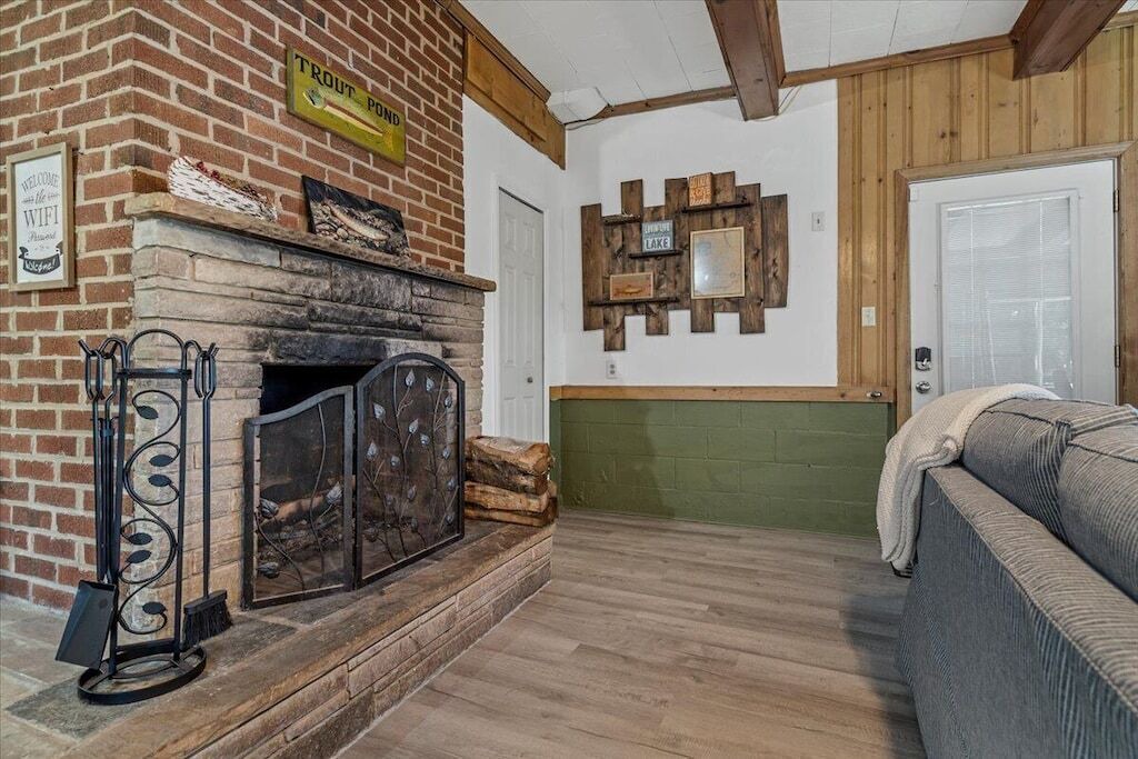 Photo of Livingroom in Steele Creek