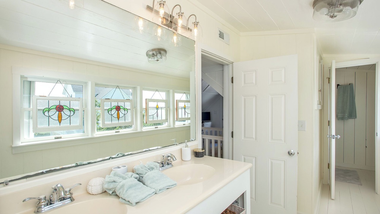 Photo of Bathroom in Straits
