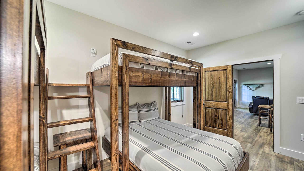 Photo of Bedroom in Glenville