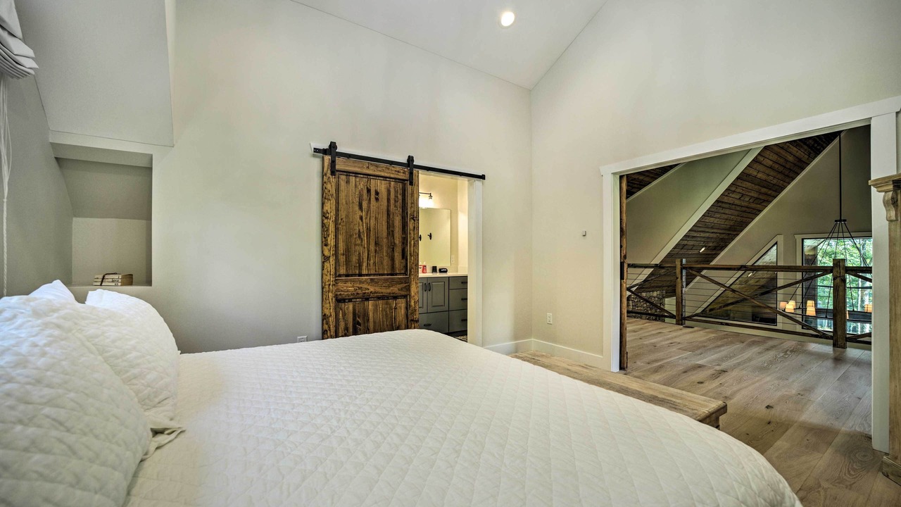 Photo of Bedroom in Glenville