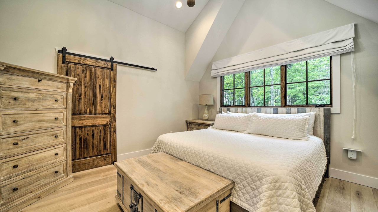Photo of Bedroom in Glenville