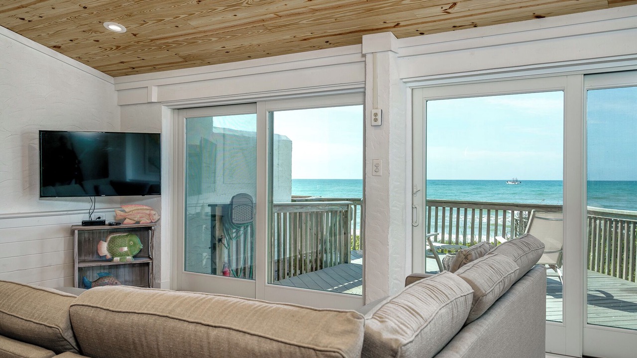 Photo of Livingroom in Pine Knoll Shores