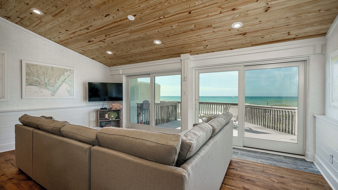 Photo of Livingroom in Pine Knoll Shores