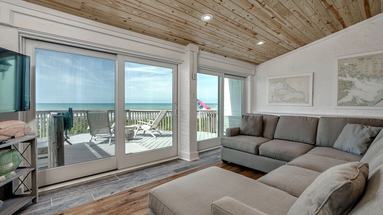 Photo of Livingroom in Pine Knoll Shores