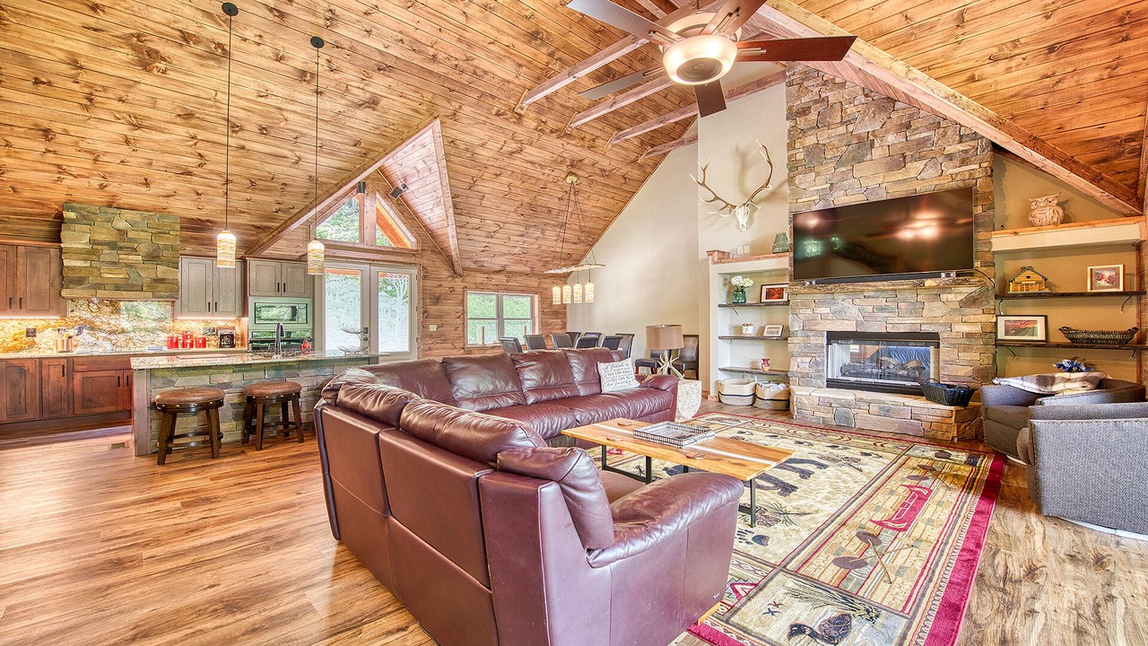 Photo of Livingroom in Maggie Valley