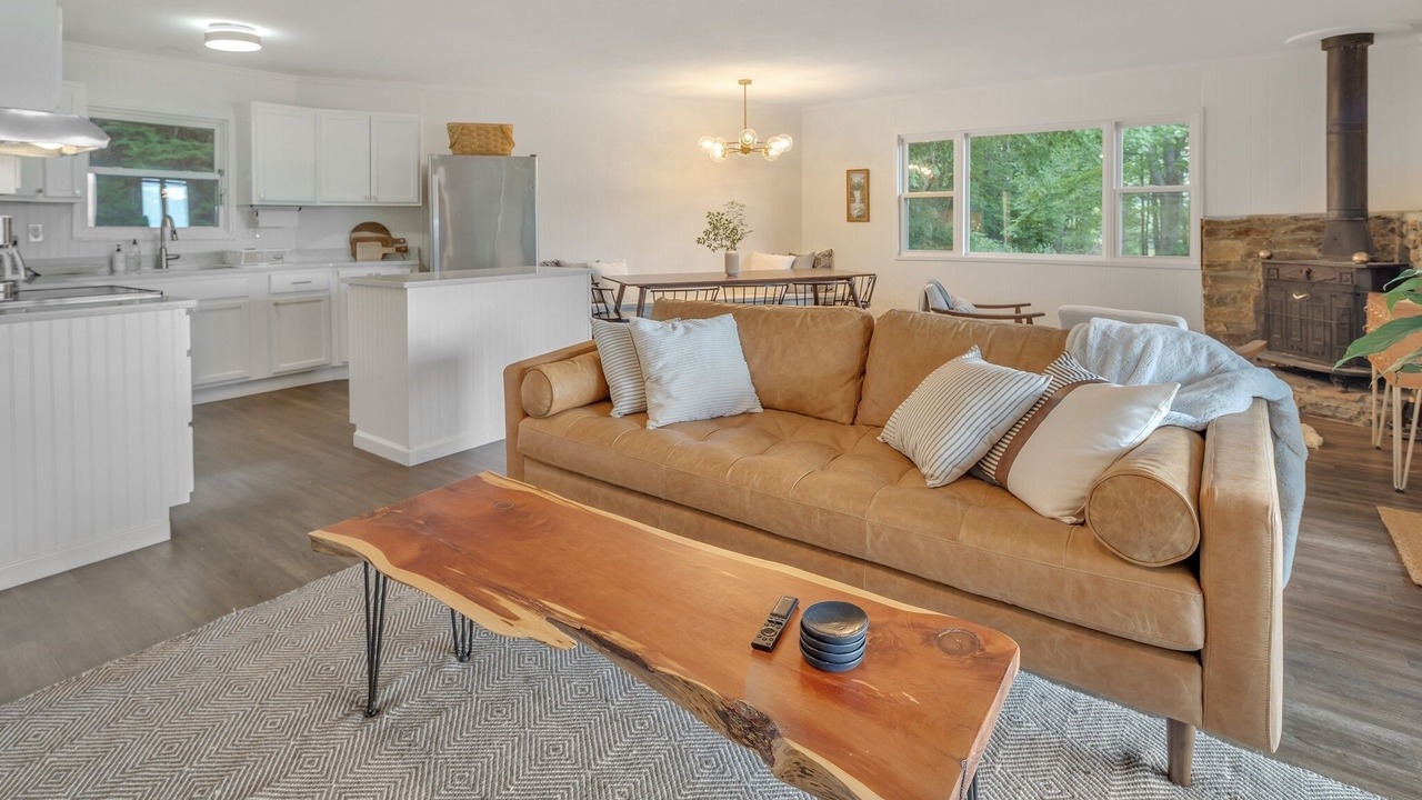 Photo of Bedroom in Walker-In-the-Hills
