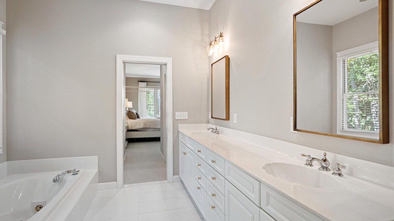 Photo of Bathroom in Vanderhorst Plantation