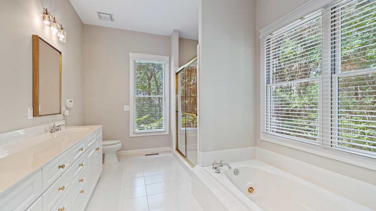 Photo of Bathroom in Vanderhorst Plantation
