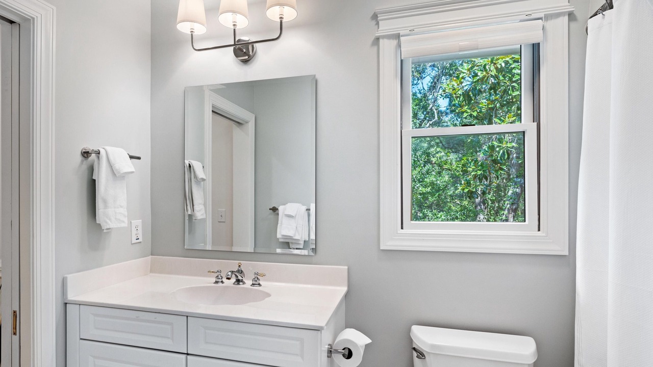 Photo of Bathroom in Vanderhorst Plantation