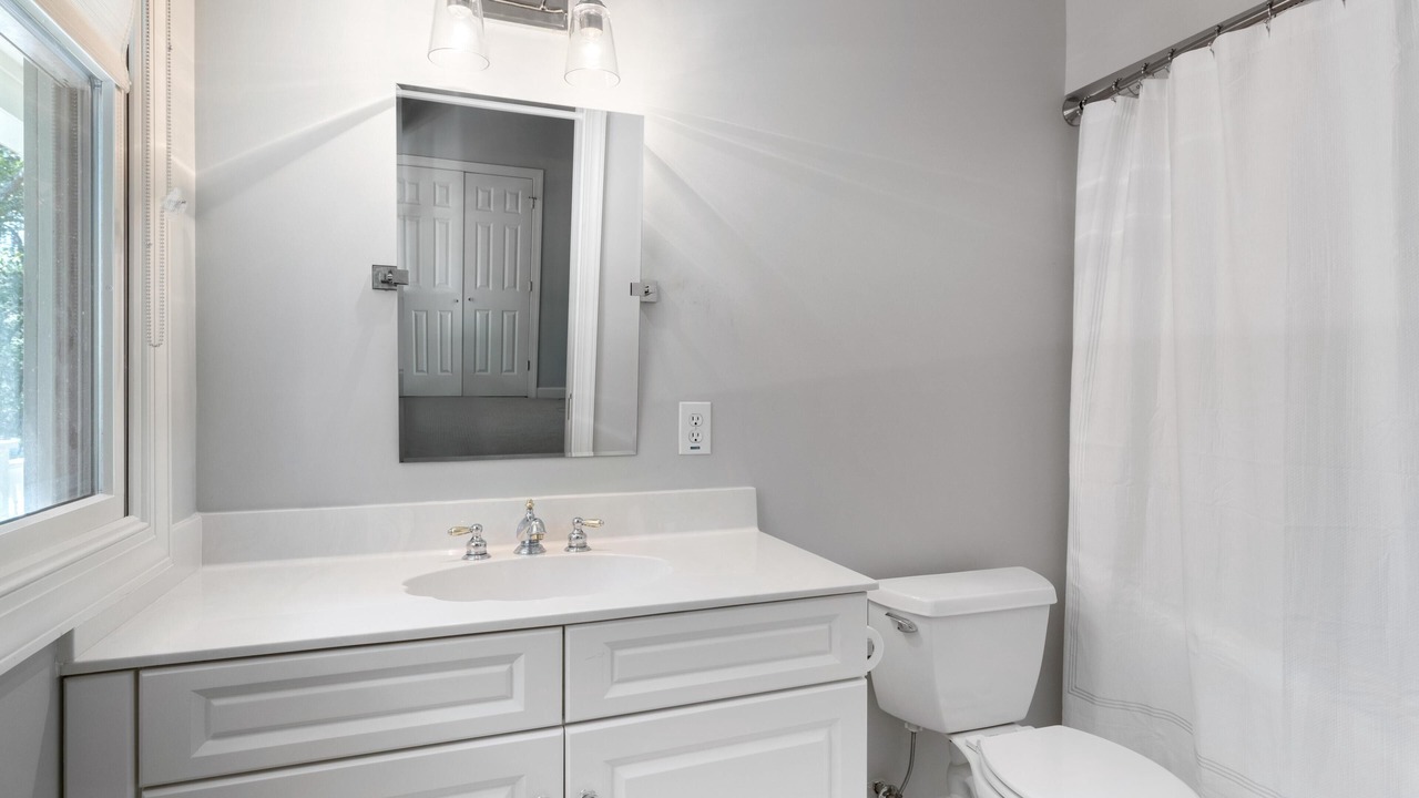 Photo of Bathroom in Vanderhorst Plantation