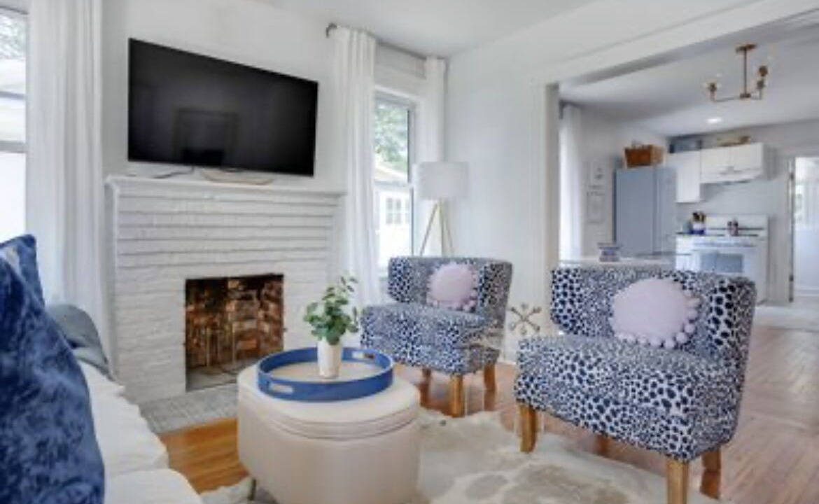 Photo of Livingroom in Southwest Raleigh