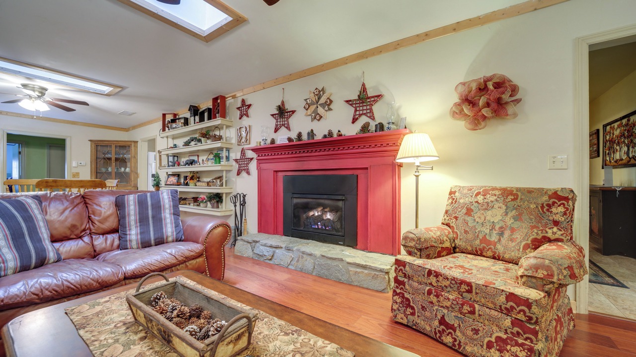 Photo of Livingroom in Maggie Valley
