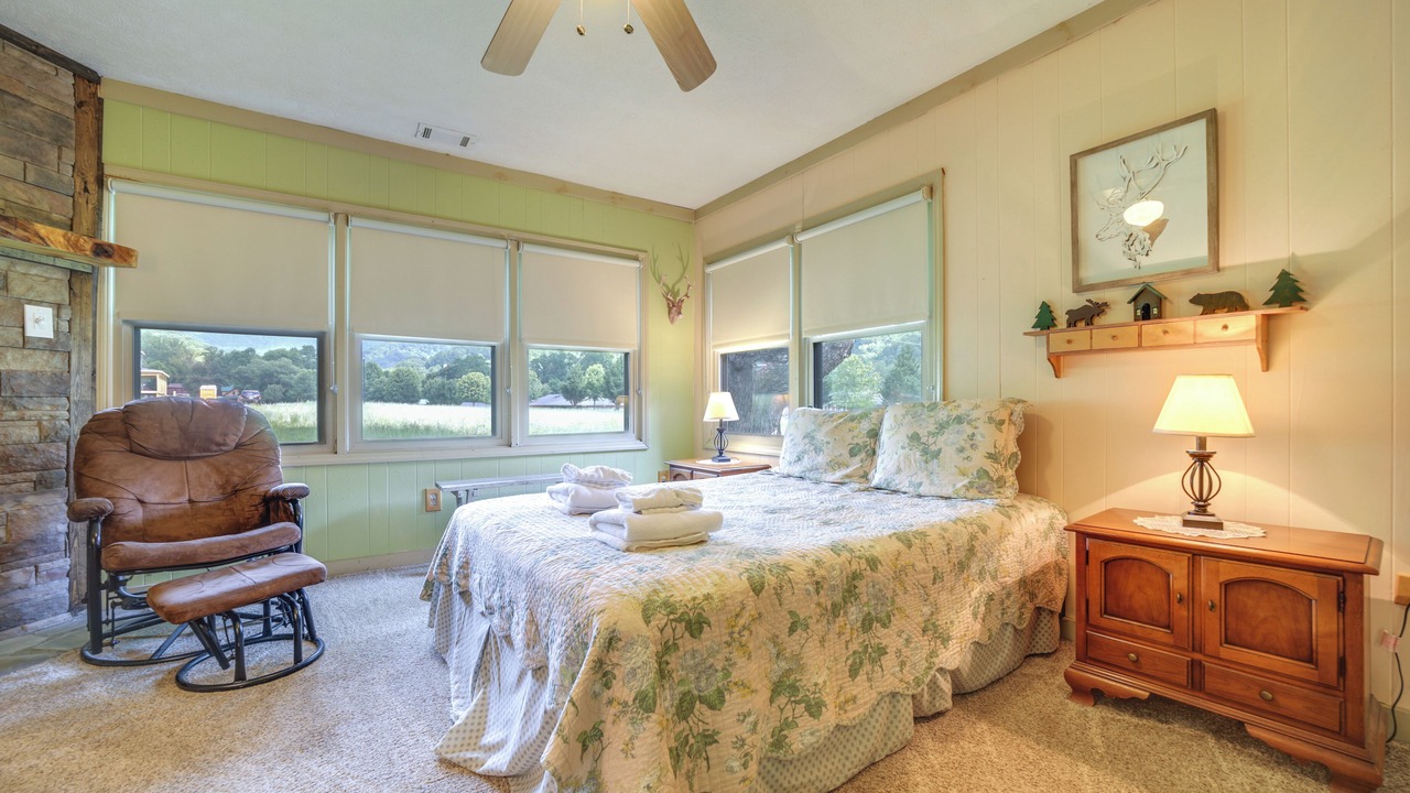 Photo of Livingroom in Maggie Valley