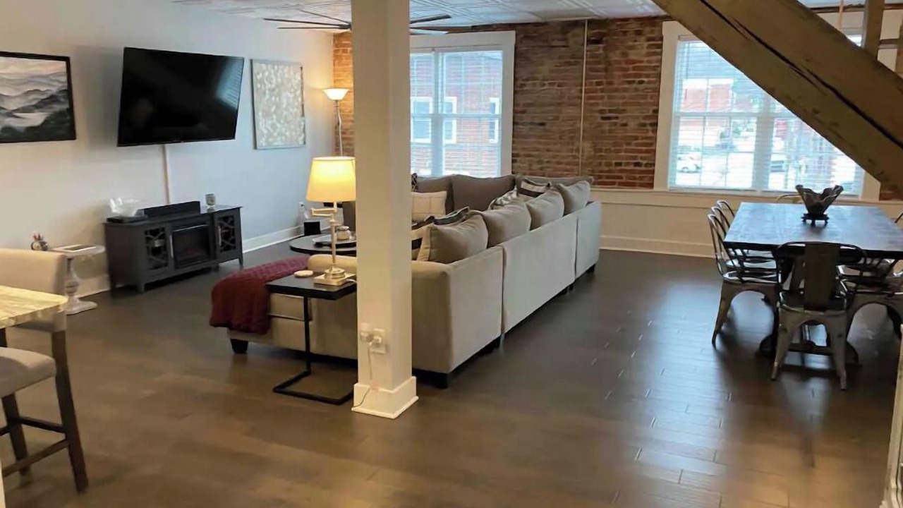 Photo of Livingroom in West Jefferson