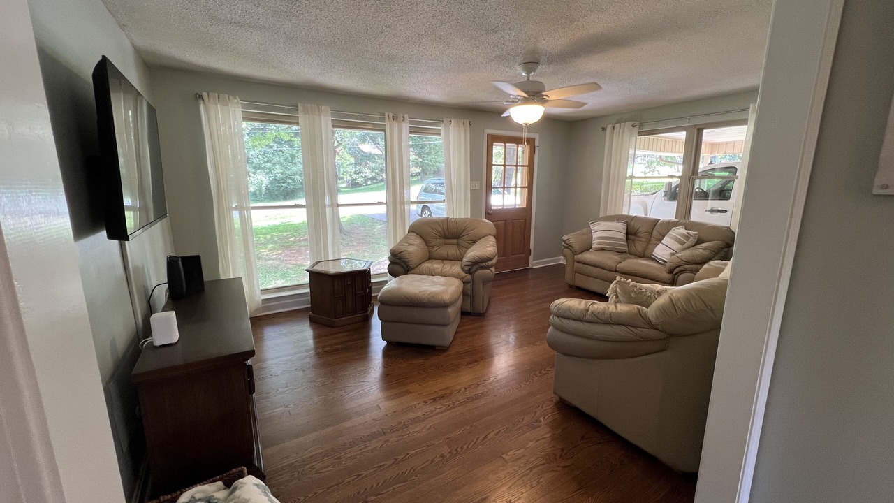 Photo of Livingroom in Newton