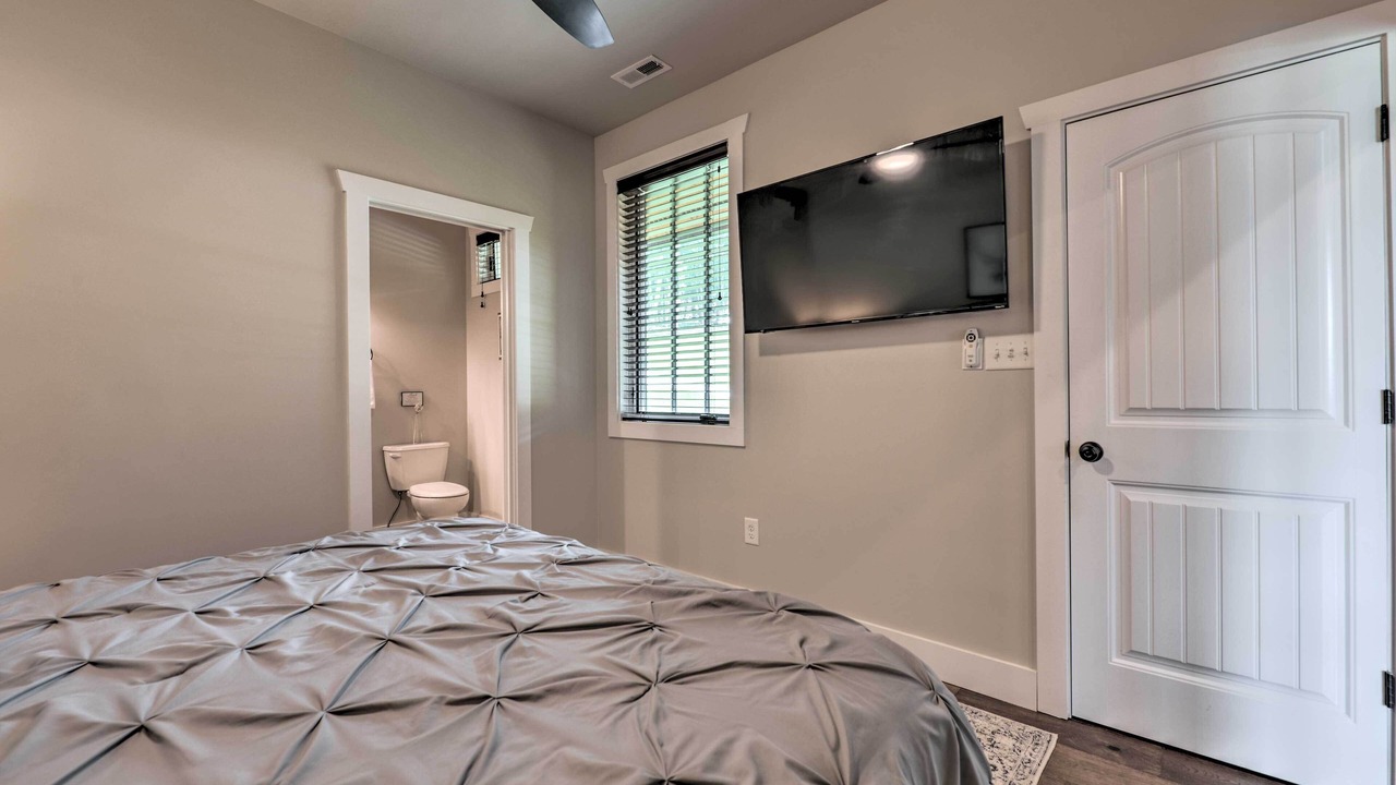 Photo of Bedroom in Glenville