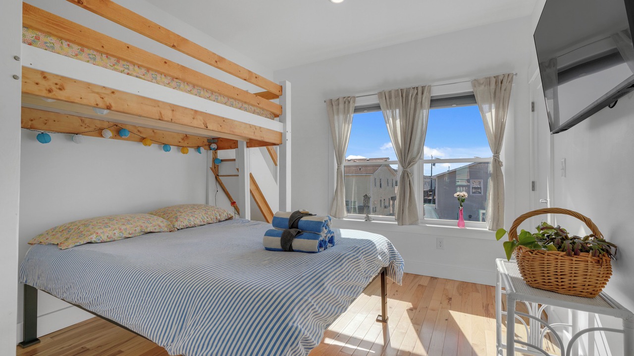 Photo of Bedroom in Colington