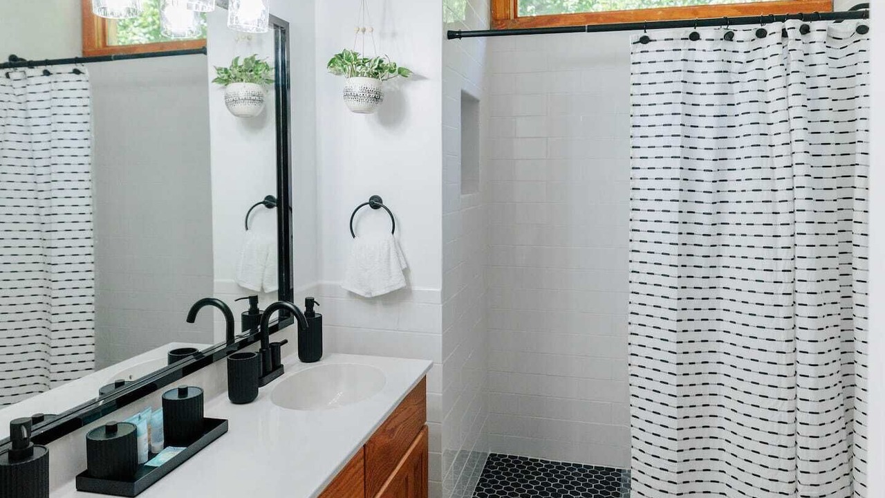 Photo of Bathroom in Candler