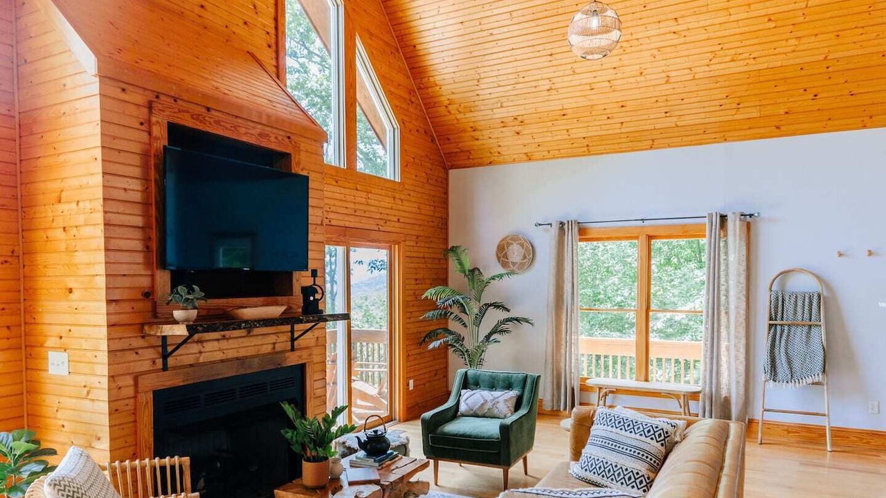 Photo of Livingroom in Candler