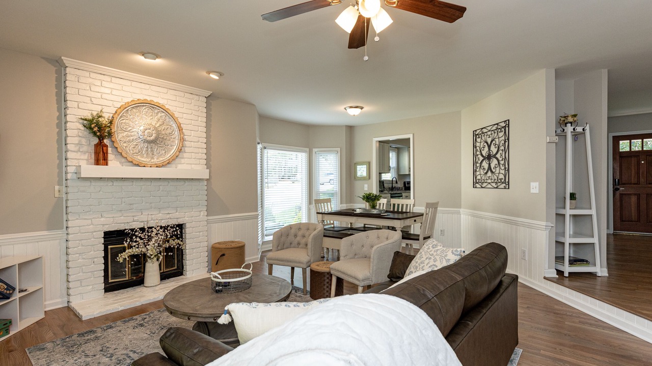 Photo of Livingroom in Northwest Raleigh
