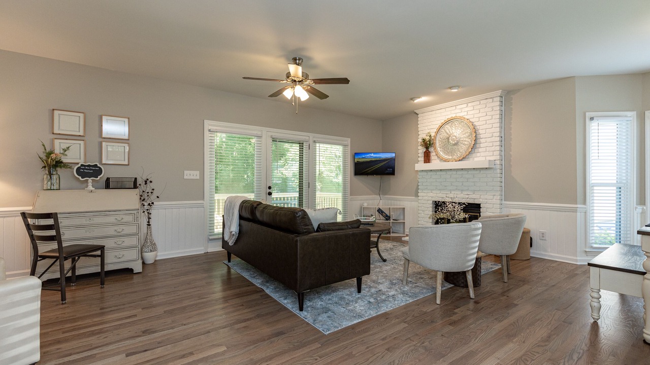Photo of Livingroom in Northwest Raleigh