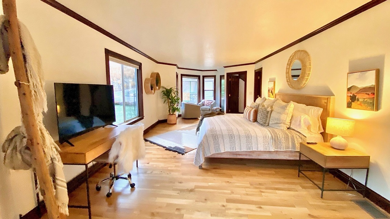 Photo of Bedroom in Mars Hill