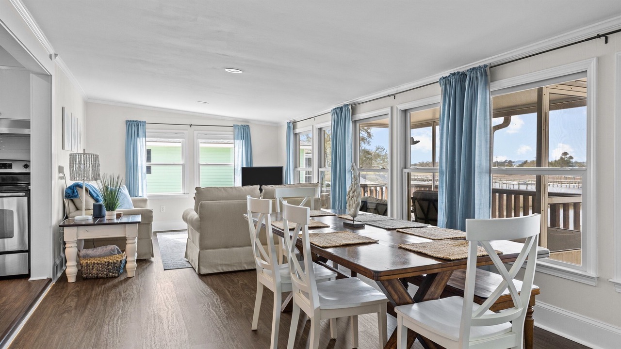 Photo of Livingroom in Cedar Point