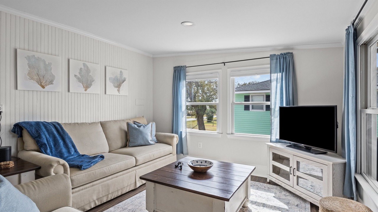Photo of Livingroom in Cedar Point