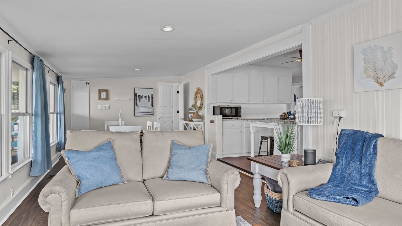 Photo of Livingroom in Cedar Point