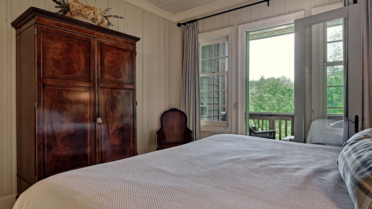 Photo of Bedroom in Mirror Lake