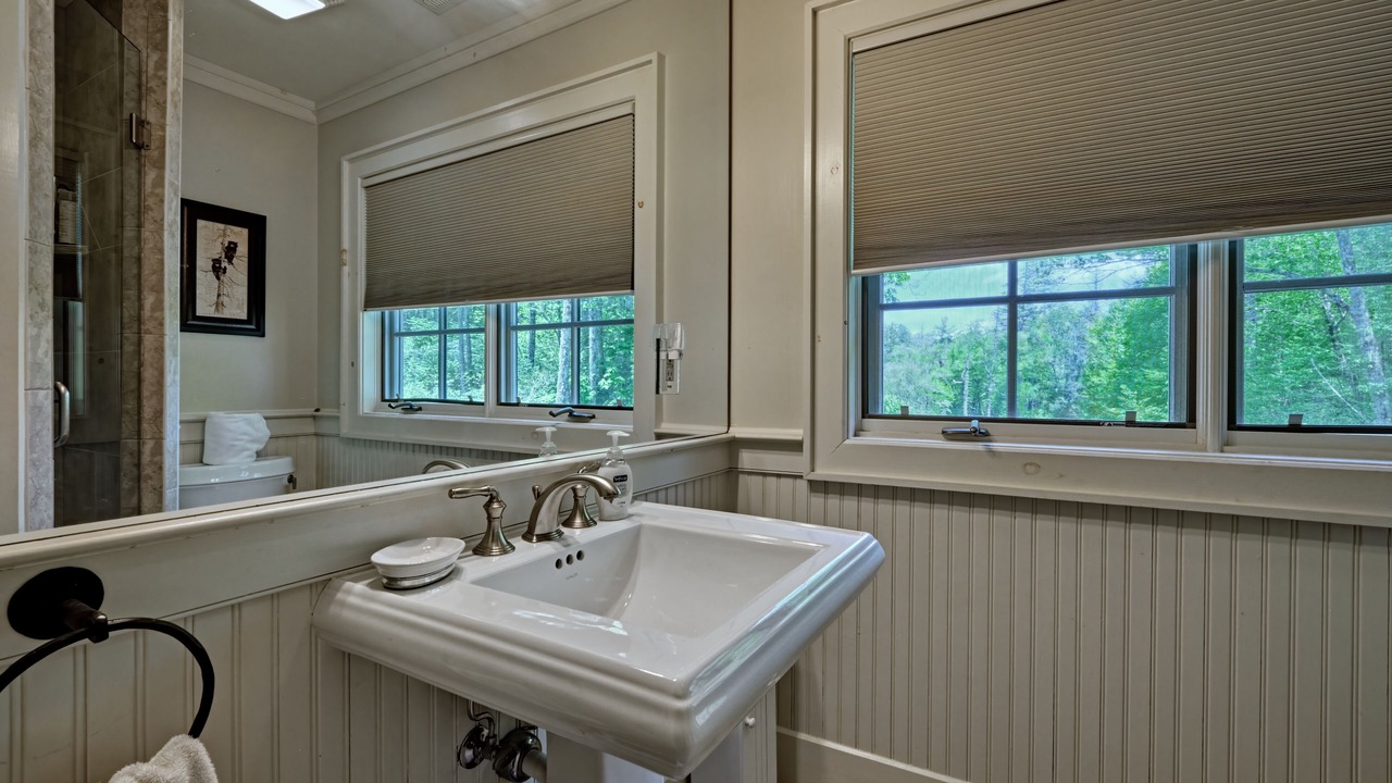 Photo of Bathroom in Mirror Lake