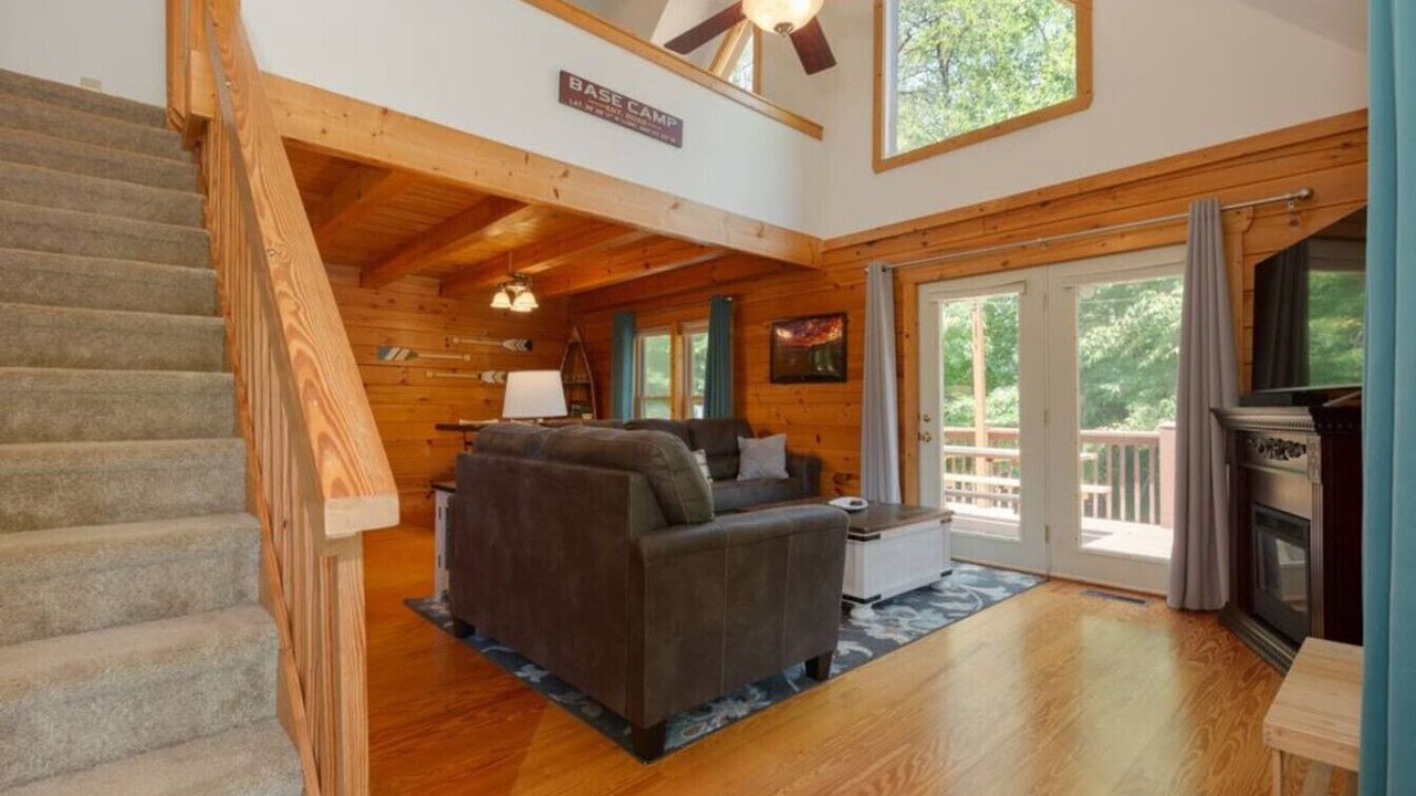 Photo of Livingroom in Sweetbriar Farms
