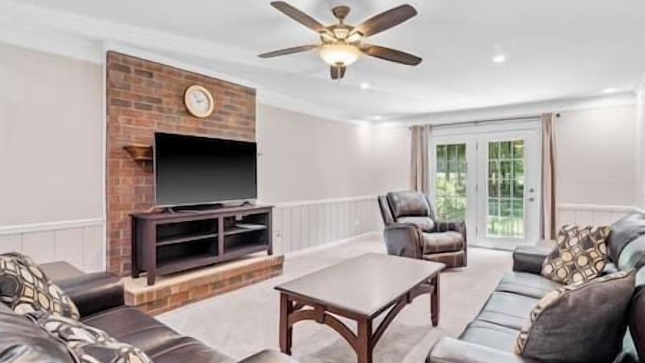 Photo of Livingroom in Elon