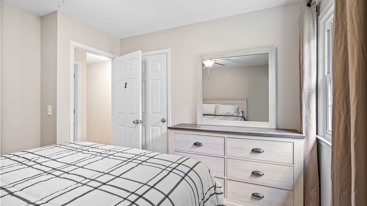 Photo of Bedroom in Elon College