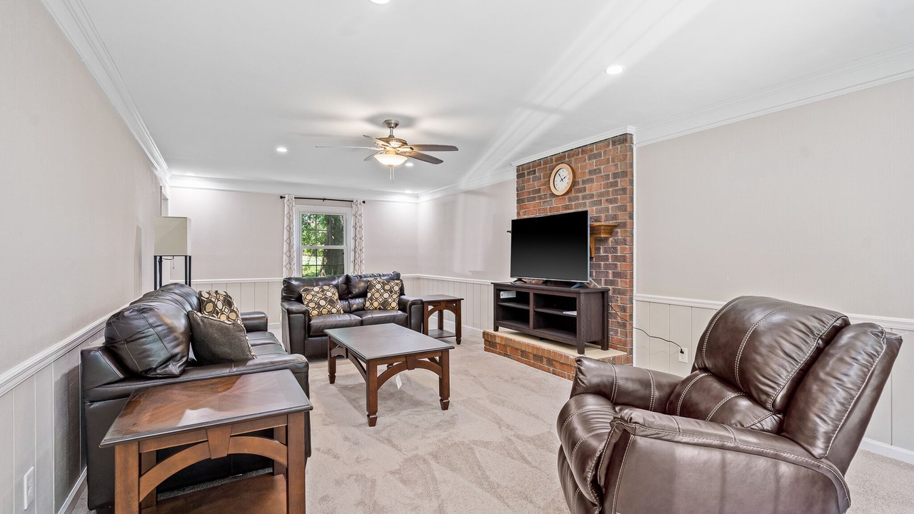 Photo of Livingroom in Elon College
