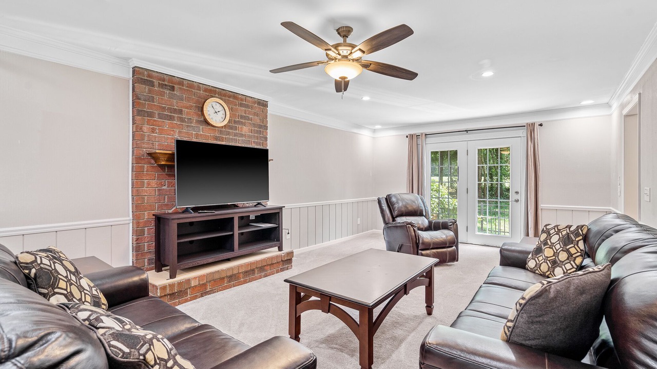 Photo of Livingroom in Elon College