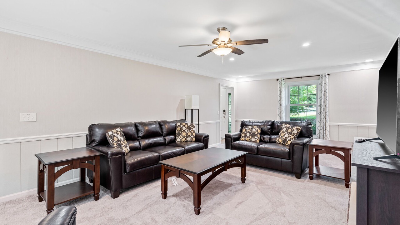 Photo of Livingroom in Elon College