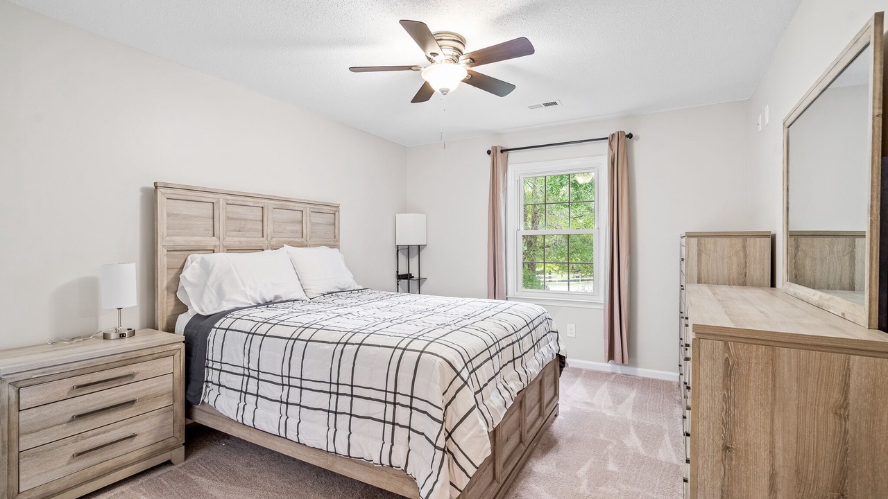 Photo of Bedroom in Elon College