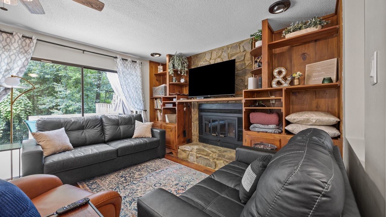 Photo of Livingroom in North Raleigh