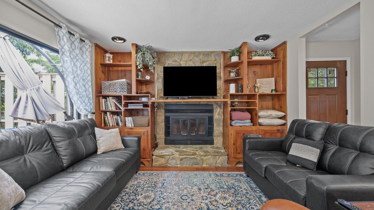 Photo of Livingroom in North Raleigh