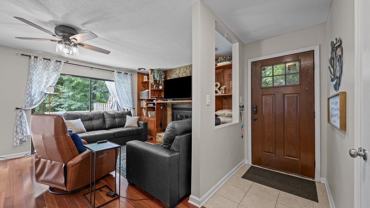 Photo of Livingroom in North Raleigh