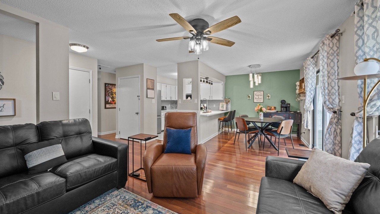 Photo of Livingroom in North Raleigh