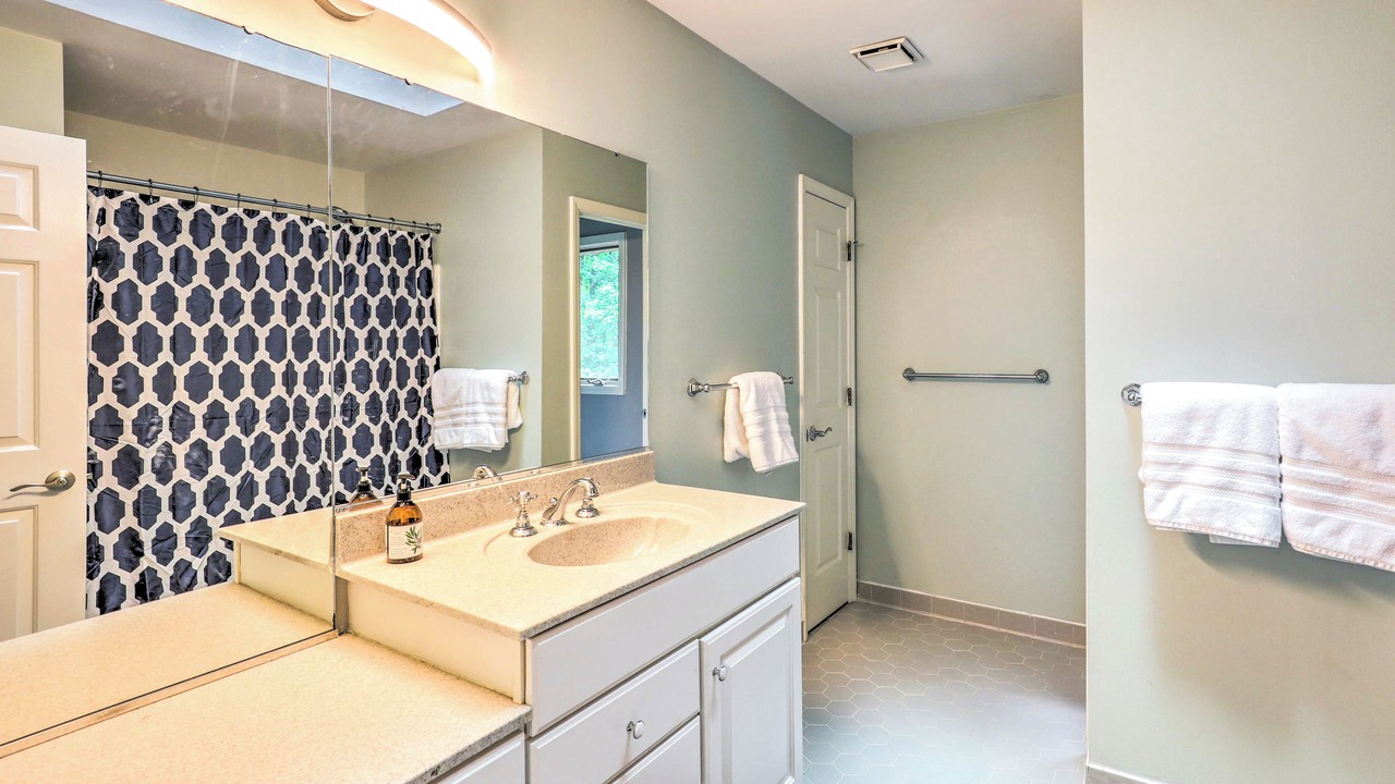 Photo of Bathroom in Royal Pines