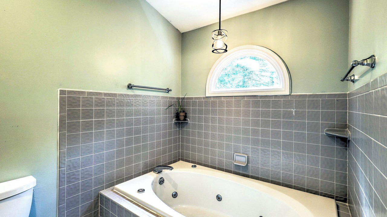 Photo of Bathroom in Royal Pines